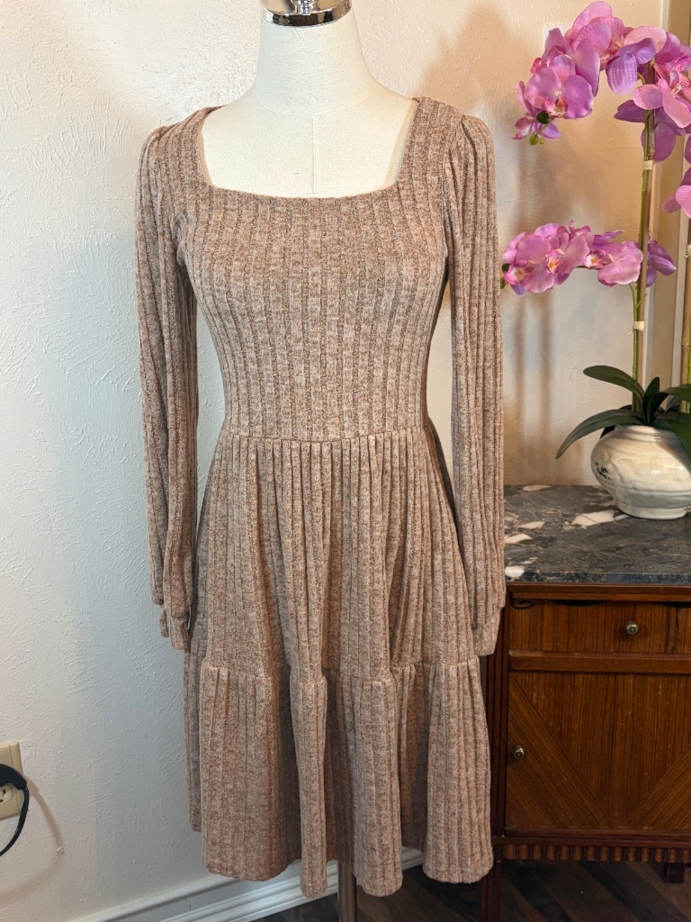 Women’s Tan Heathered Ribbed Knit Square Neck Tiered Sweater Dress S Like New